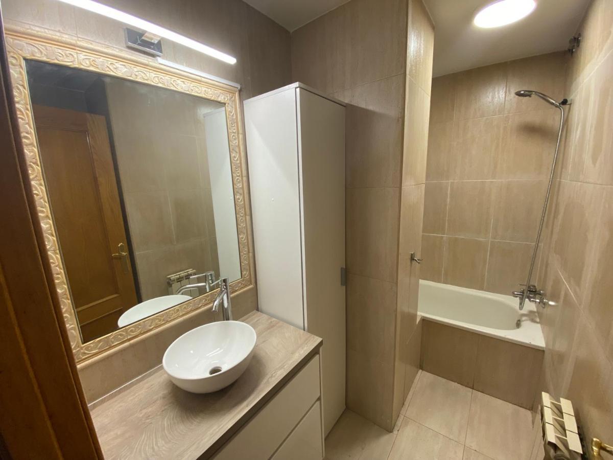 Acogedor Piso En Sort Con Piscina Apartman Kültér fotó