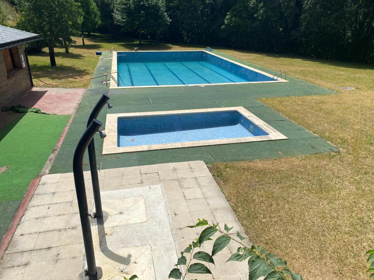 Acogedor Piso En Sort Con Piscina Apartman Kültér fotó
