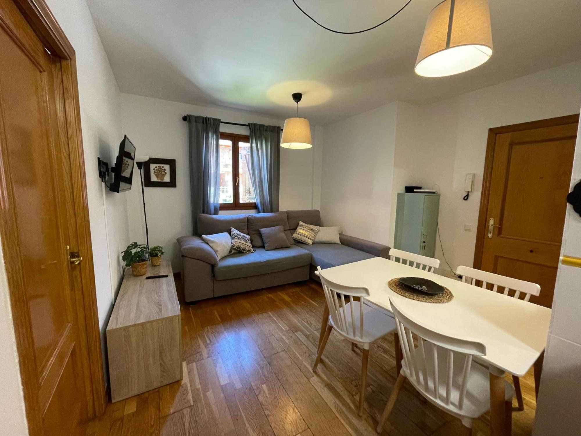 Acogedor Piso En Sort Con Piscina Apartman Kültér fotó
